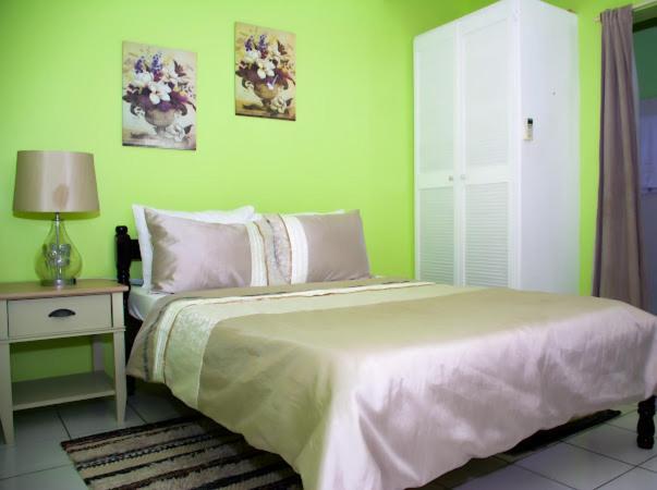 Silver View Apartments St. George's 外观 照片