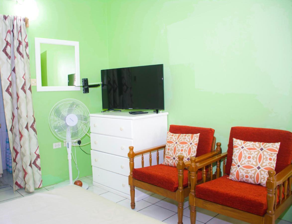 Silver View Apartments St. George's 外观 照片