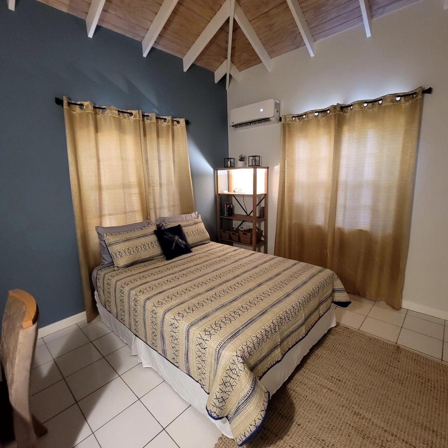 Silver View Apartments St. George's 外观 照片