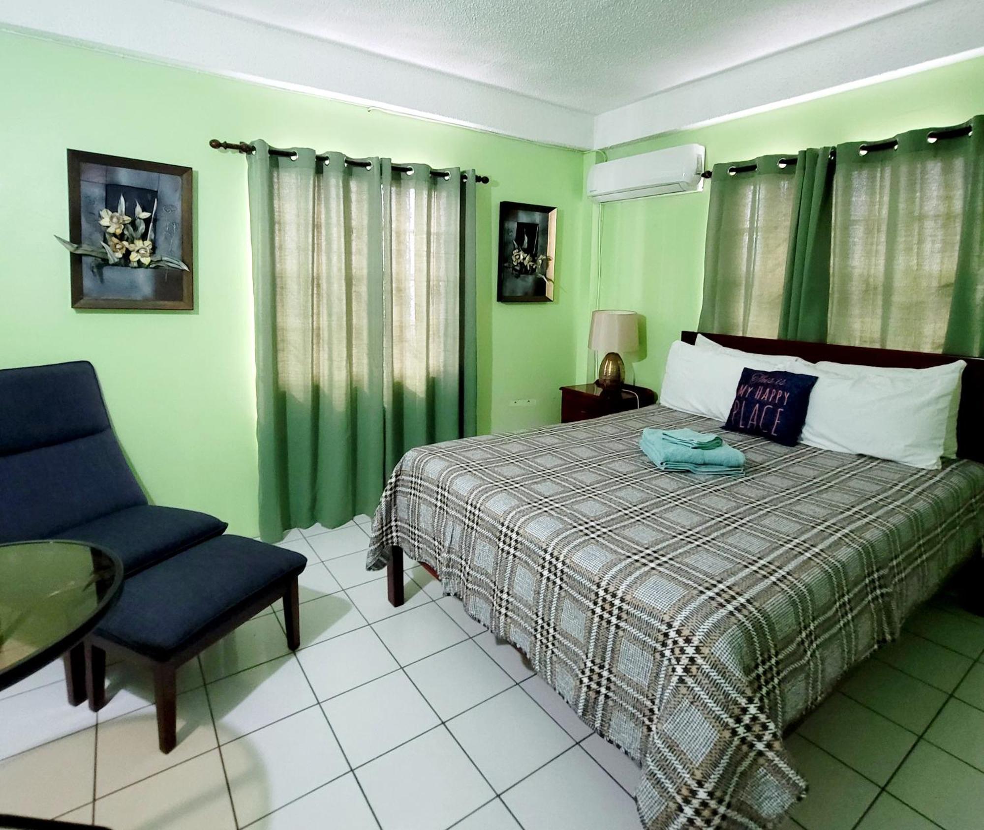 Silver View Apartments St. George's 外观 照片