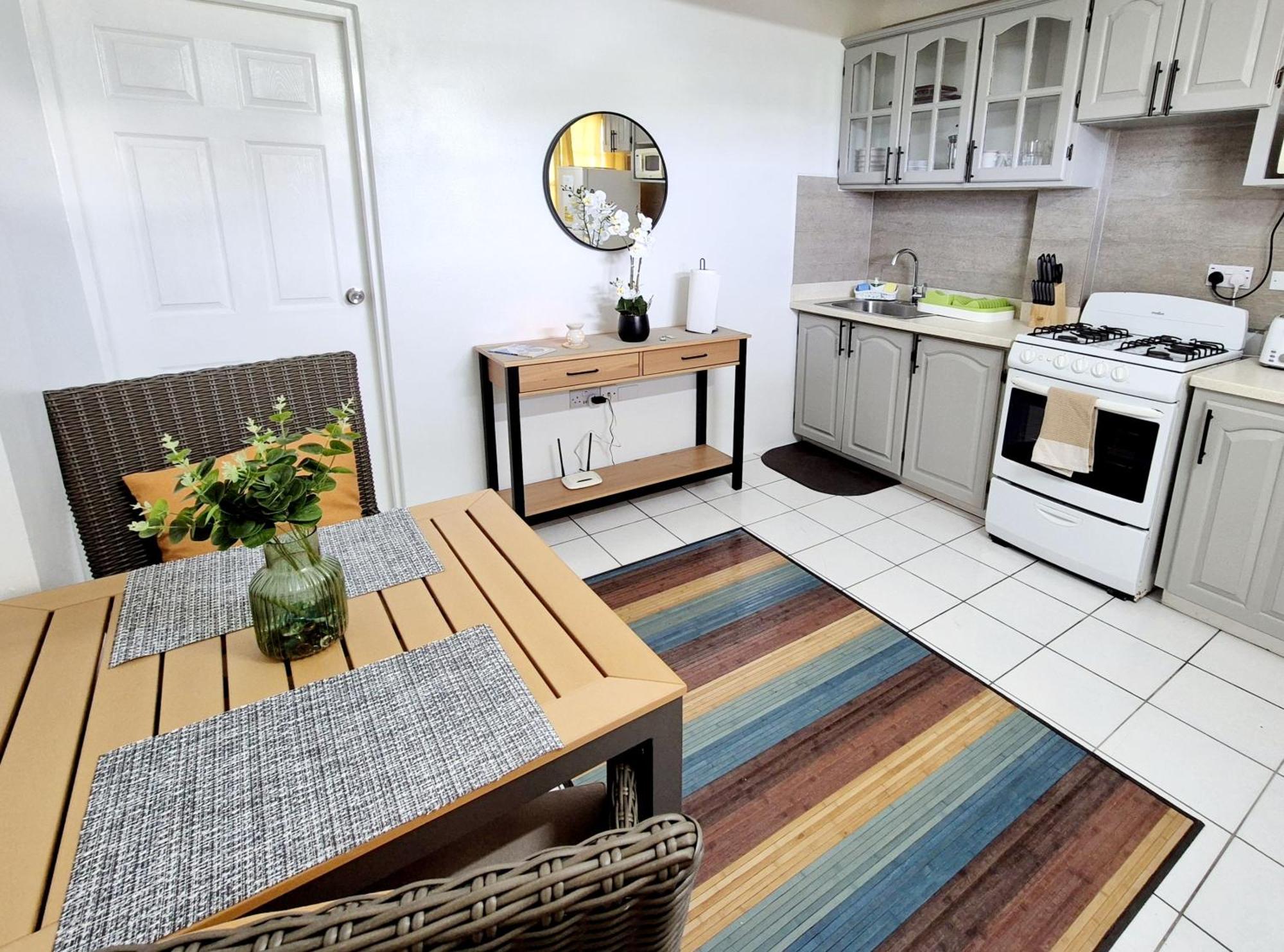 Silver View Apartments St. George's 外观 照片